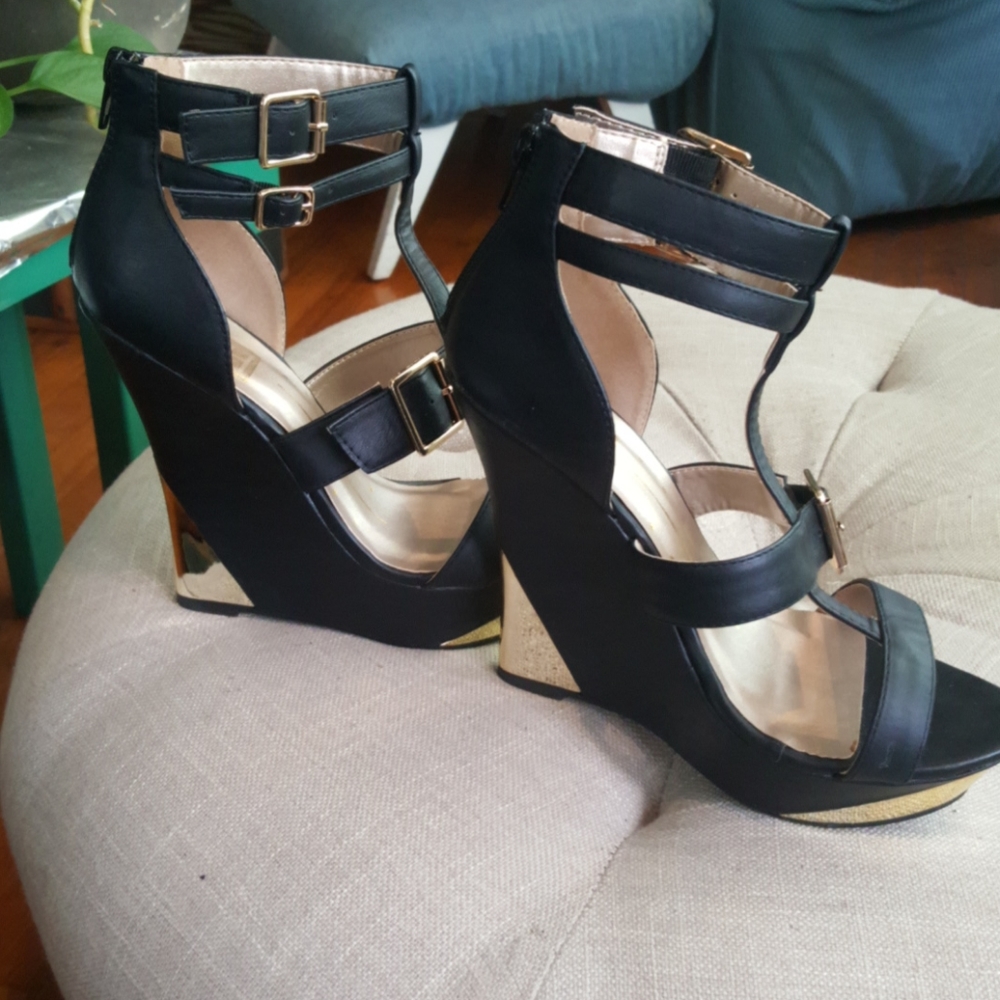 Shoes - Picture 4 of 6